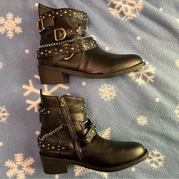 NWOT Studded Buckle Chain Ankle Boots, Chunky Low Heeled Booties, Side Zipper - Picture 9 of 10